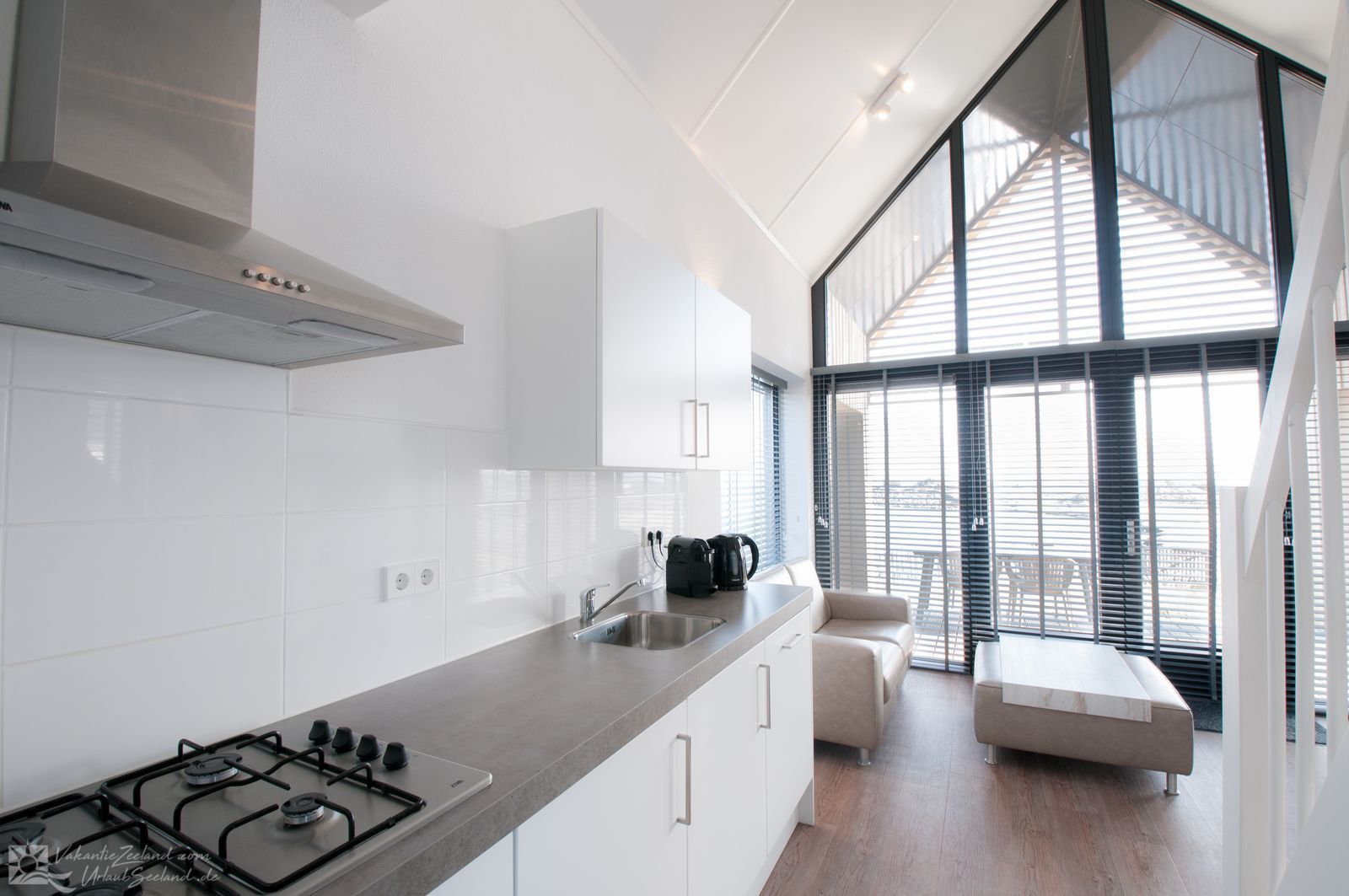 VZ745 Loungevilla Tholen