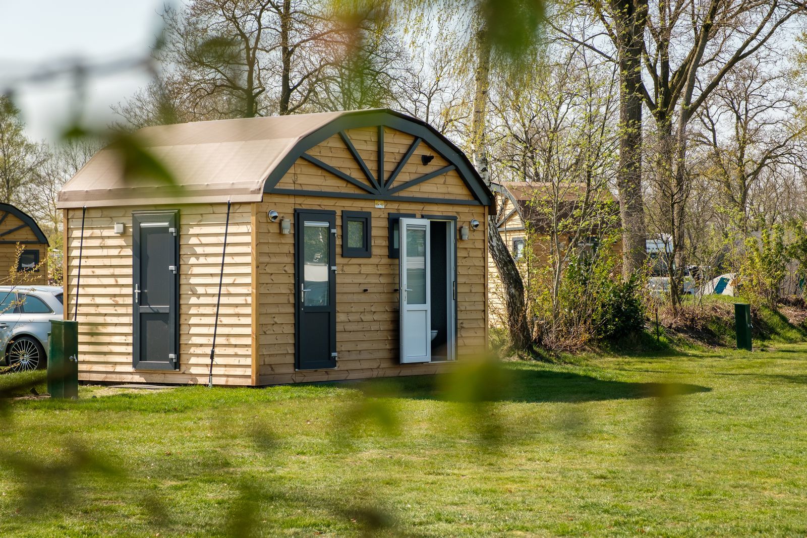 Kampeerplaats met privé sanitair (huisdieren welkom)