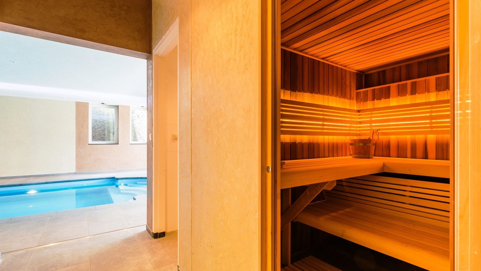 Afbeelding van Witte Villa - luxe vakantiewoning Zuid-Limburg met zwembad en sauna