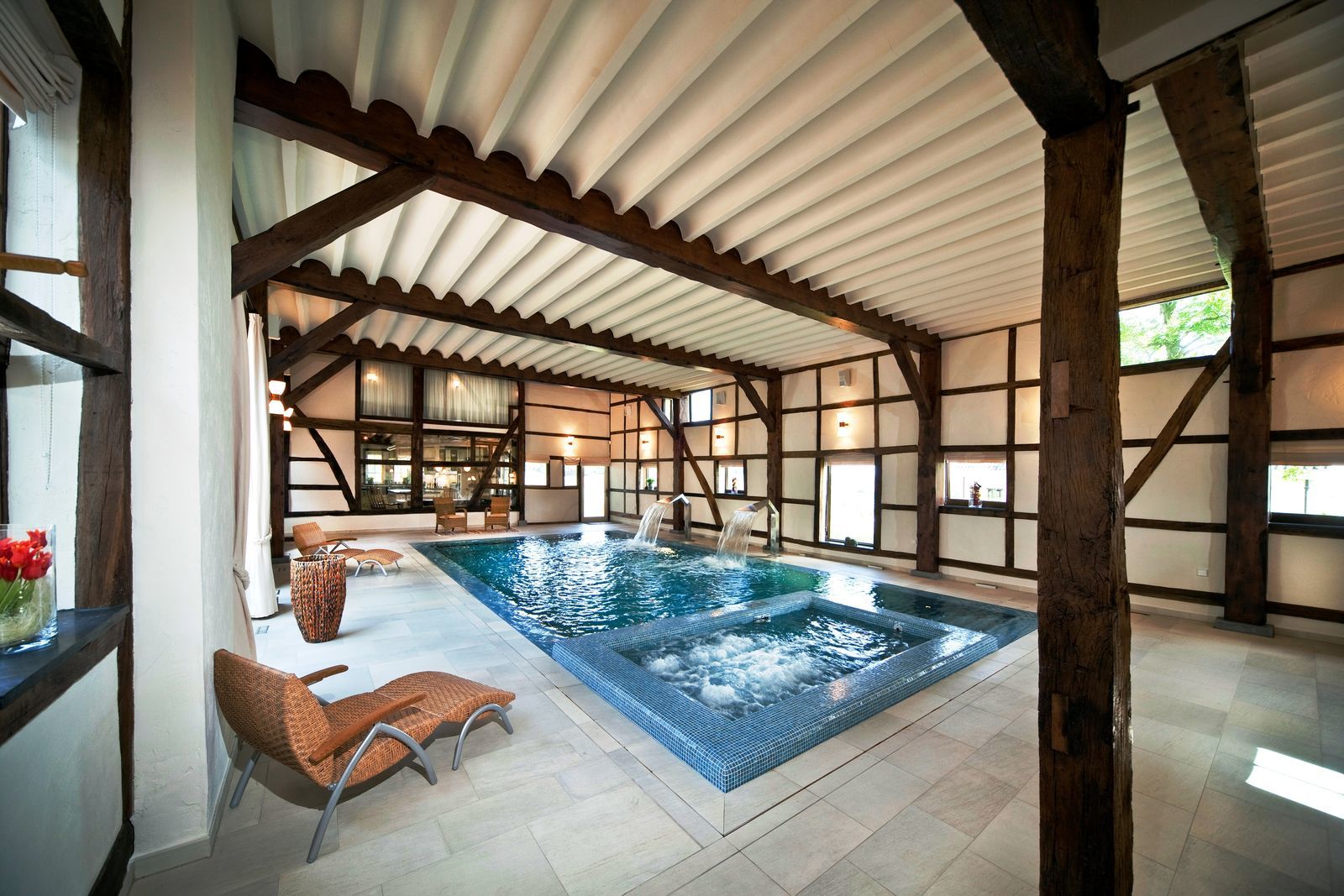Carrehoeve Schweiberg - exclusieve vakantievilla met zwembad en jacuzzi in Zuid-Limburg