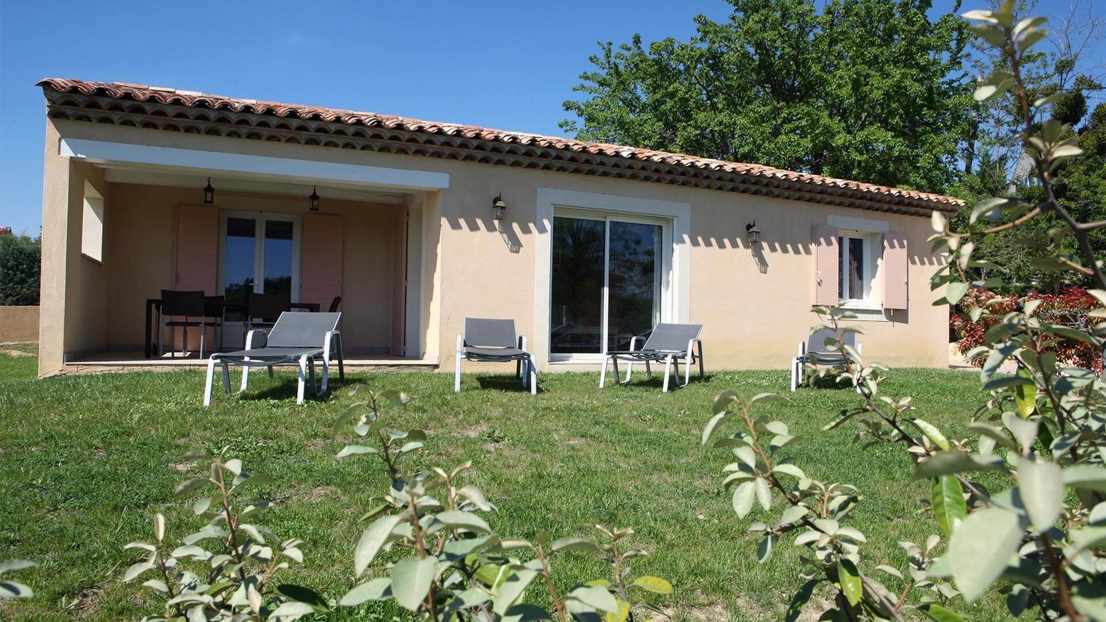 Park Beaudine - villa T4 met gemeenschappelijk zwembad in de Provence
