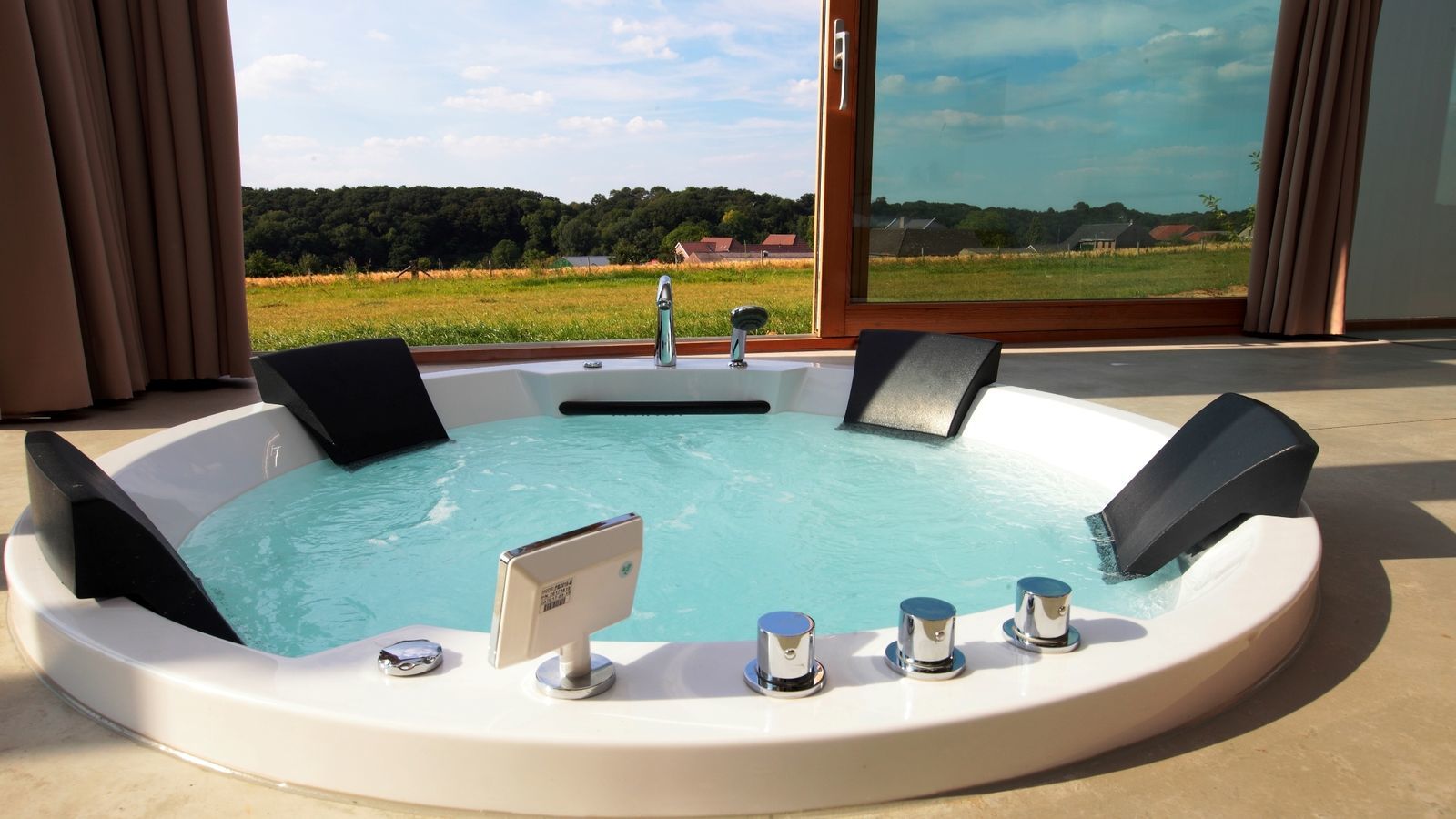 Landgoed St. Geertruid - Natuurloft® Water met hottub en jacuzzi